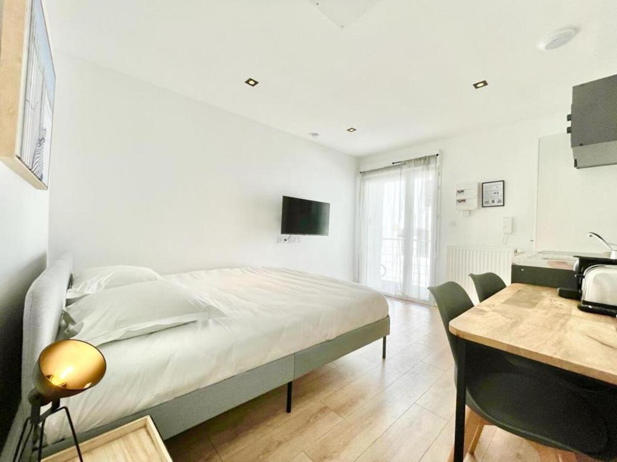Residence Duguay - Centre Ville - Porte B - Appartements Tout Confort - Neuf - Nouveau โลริอ็อง ภายนอก รูปภาพ